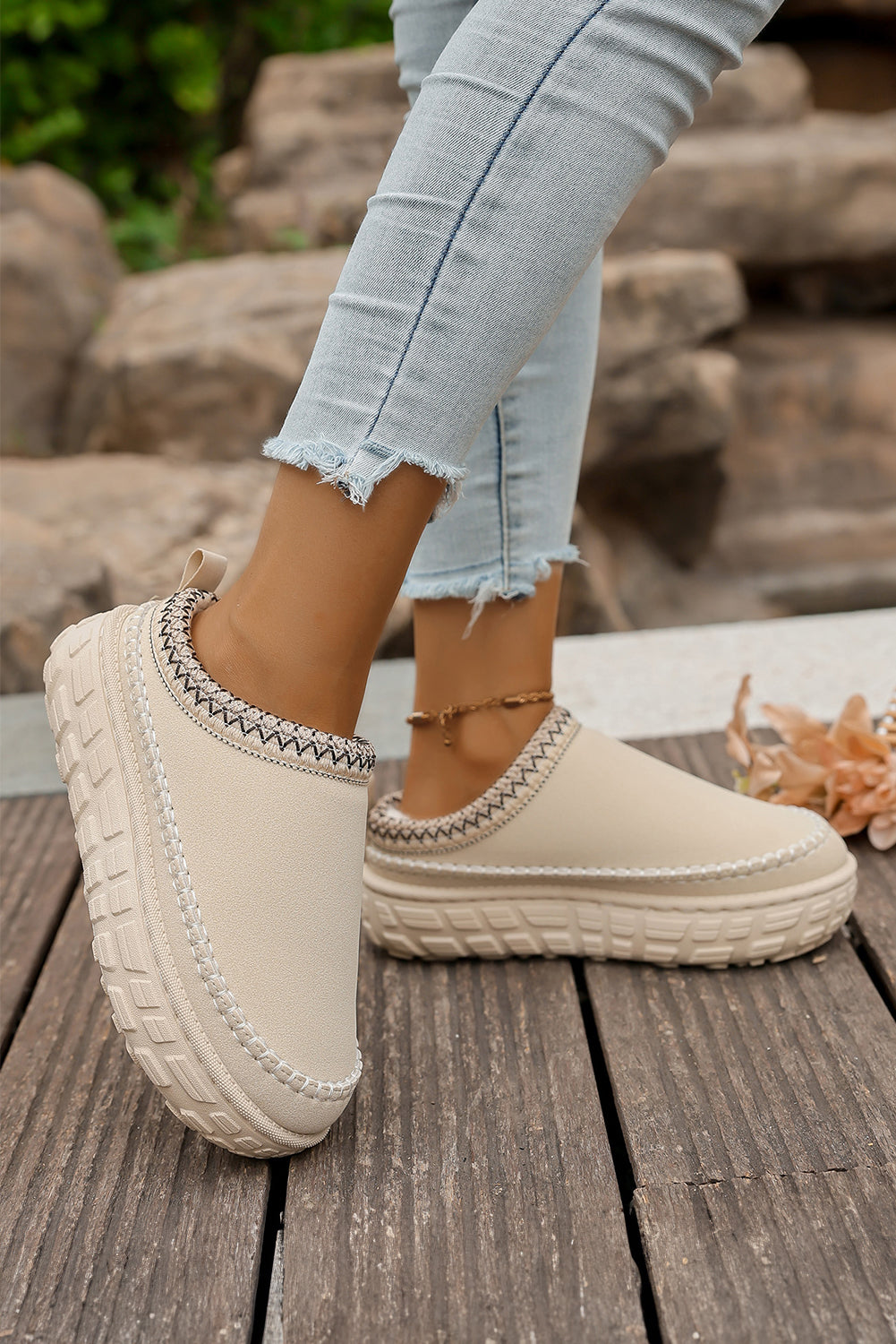 White Contrast Stitch Detail Plush Winter Clog Slippers