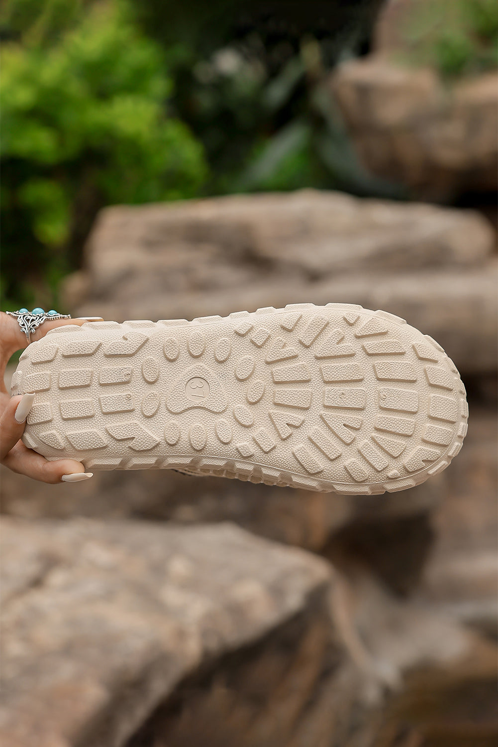 White Contrast Stitch Detail Plush Winter Clog Slippers