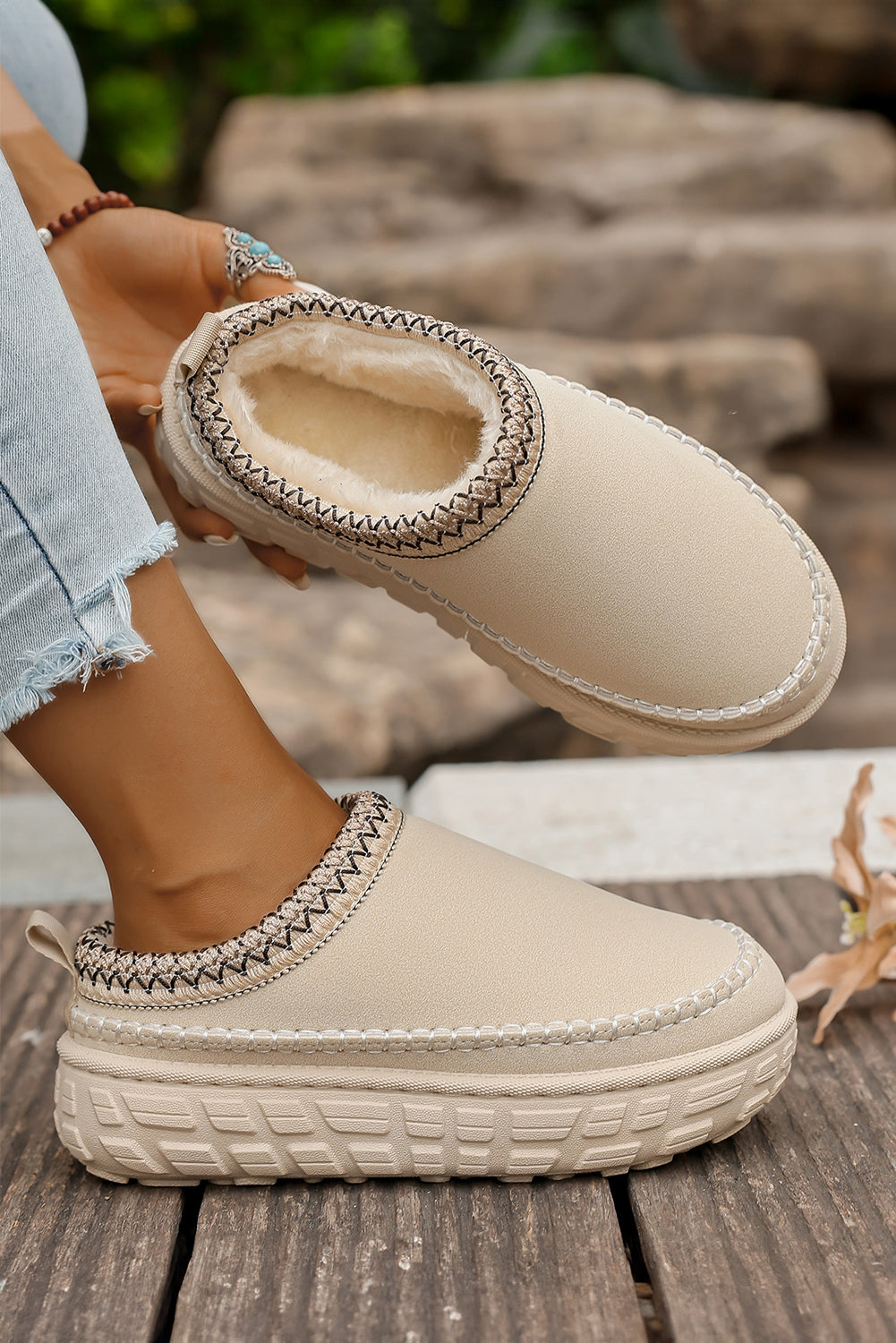 White Contrast Stitch Detail Plush Winter Clog Slippers